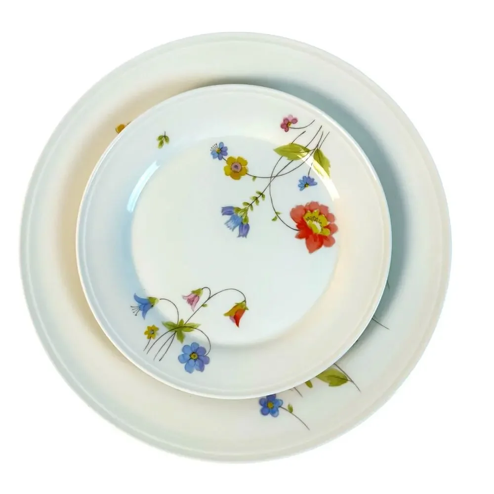 Mikasa Bone China Japan 1974-1996 Retired 'Just Flowers' 4-Piece Place Setting